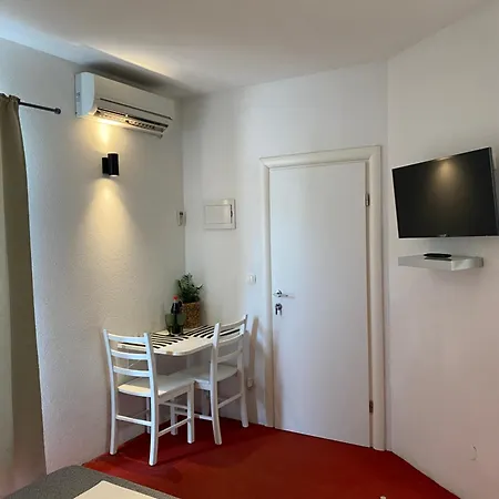 Apartments Mikulic Bol Exterior photo