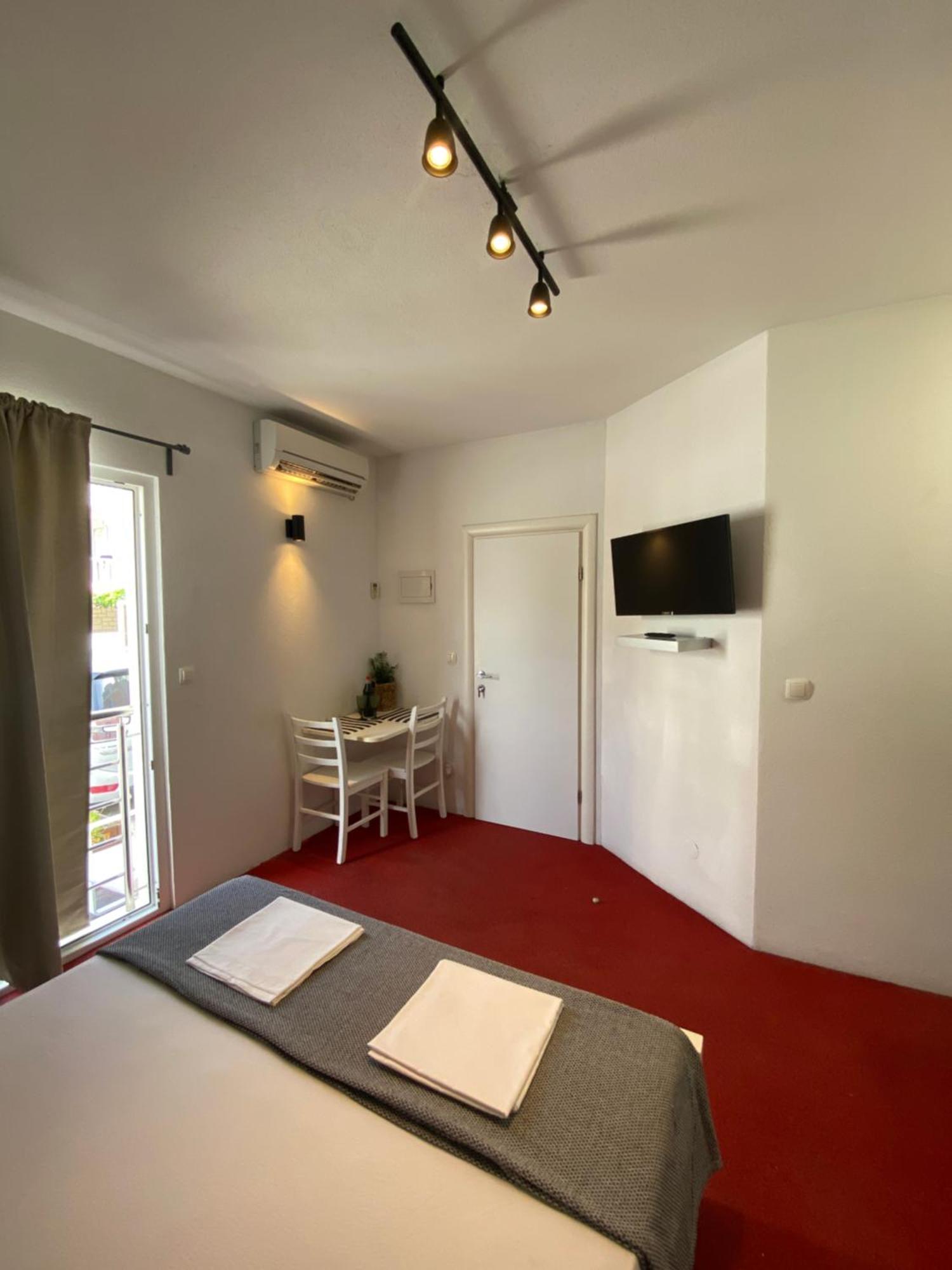 Mikulic Apartment *